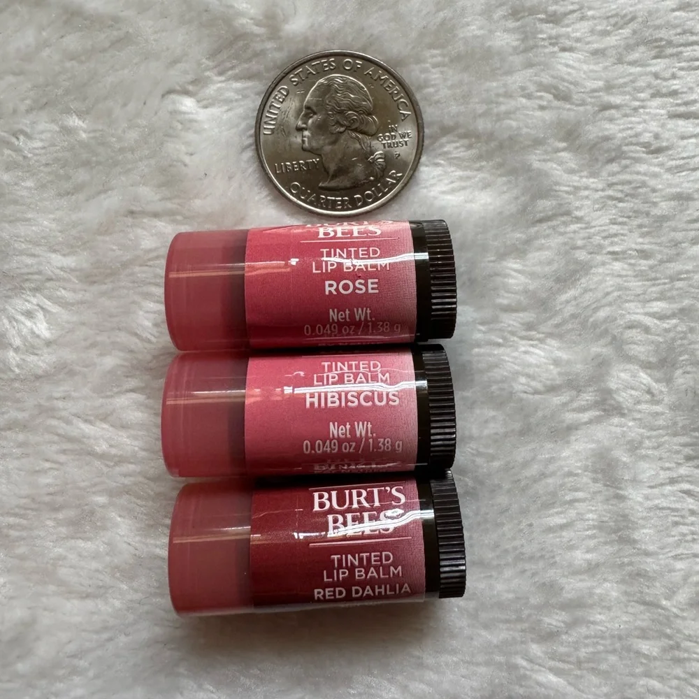 Burt’s Bees A lil Batty Mini Tinted Lip Balm Rose Hibiscus Red Dahlia - Picture 9 of 10